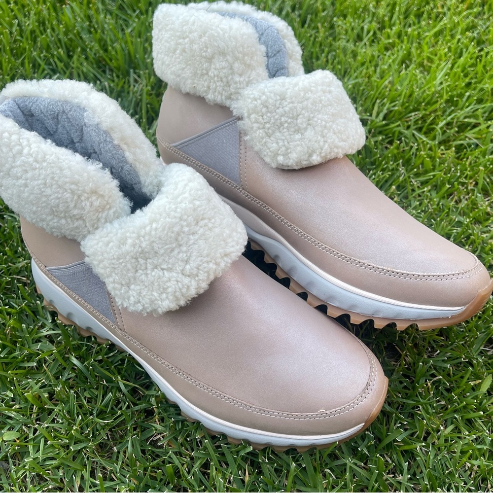 Cole Haan | ZeroGrand Waterproof Leather Booties Dove Shimmer | Size 7.5 NEW - Picture 2 of 10